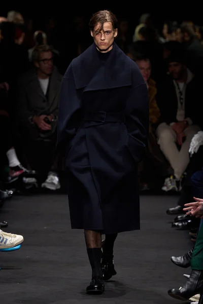 Look 12
